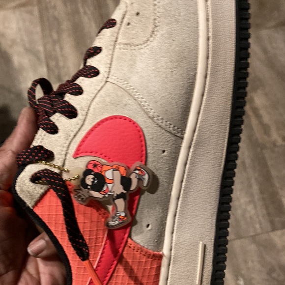 CREAM SUEDE ORANGE AND BLACK NIKES SNEAKERS Slightly Used - Picture 9 of 16